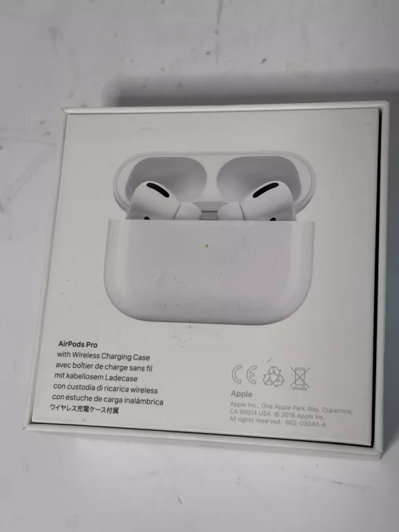 air-pods-1gen-pro-2x-etui-kolor-dominujacy-129357-2