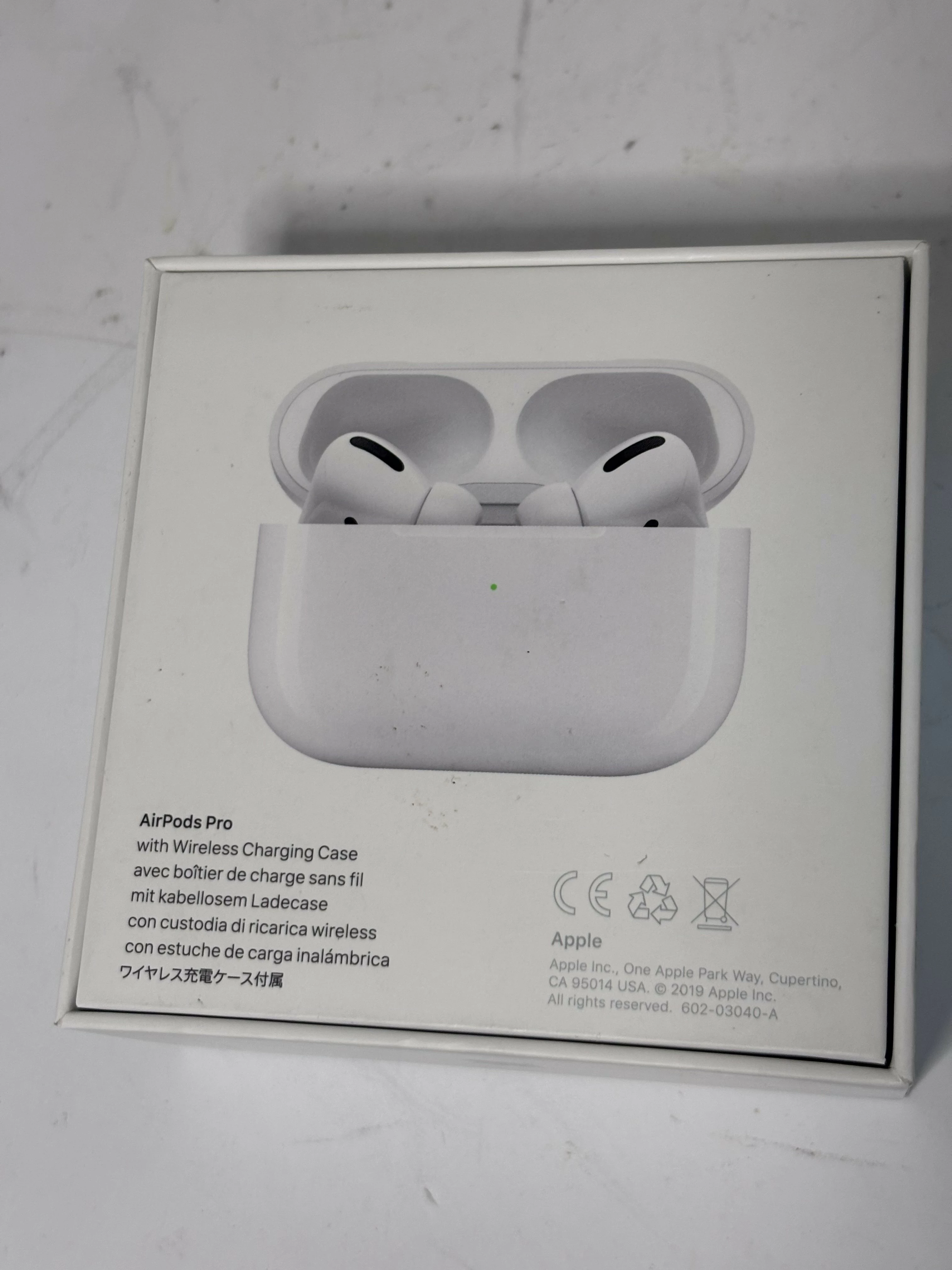 air-pods-1gen-pro-2x-etui-kolor-dominujacy-129357-2