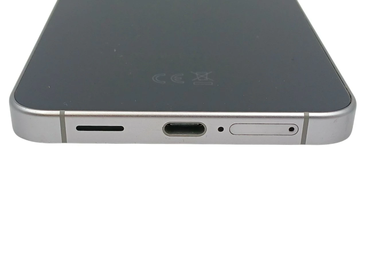 telefon-samsung-galaxy-s25-fe-5g-8128-gb-67-4900mah-120hz-50mpx-opis-przekatna-ekranu-670