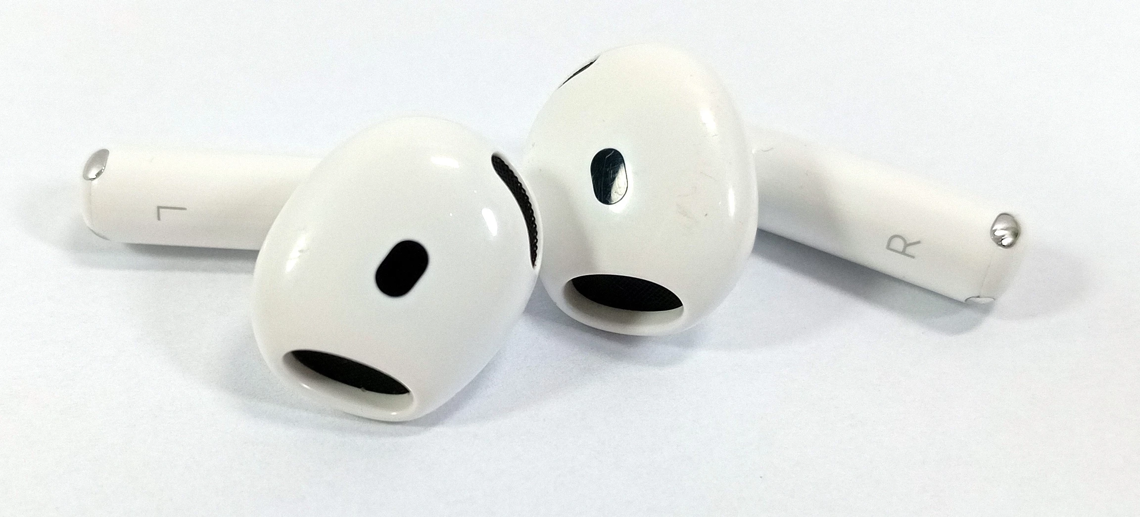 apple-airpods-4-komplet-2x-etui-stan-11323-2