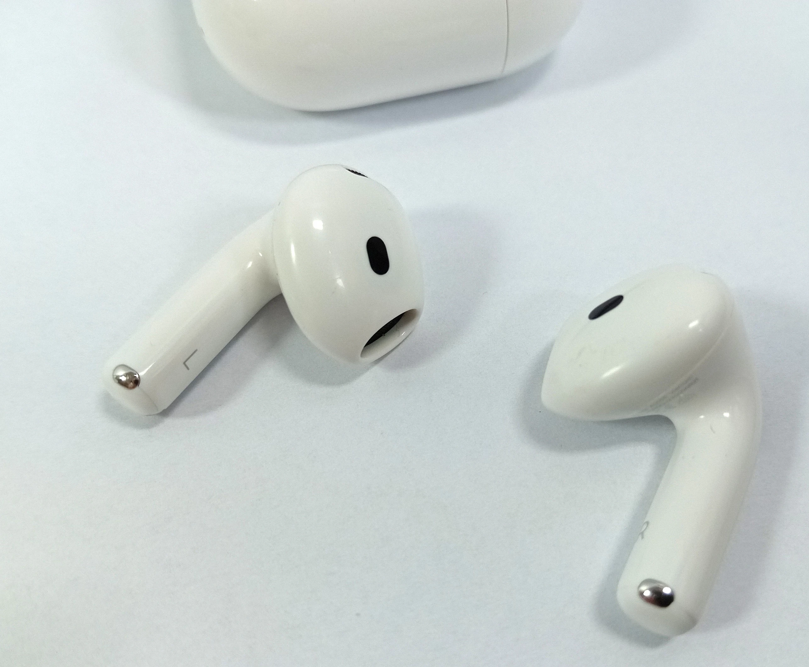 apple-airpods-4-komplet-2x-etui-marka-248811-1131476