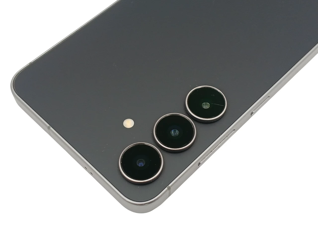 telefon-samsung-galaxy-s25-fe-5g-8128-gb-67-4900mah-120hz-50mpx-opis-wbudowana-pamiec-202869-214189