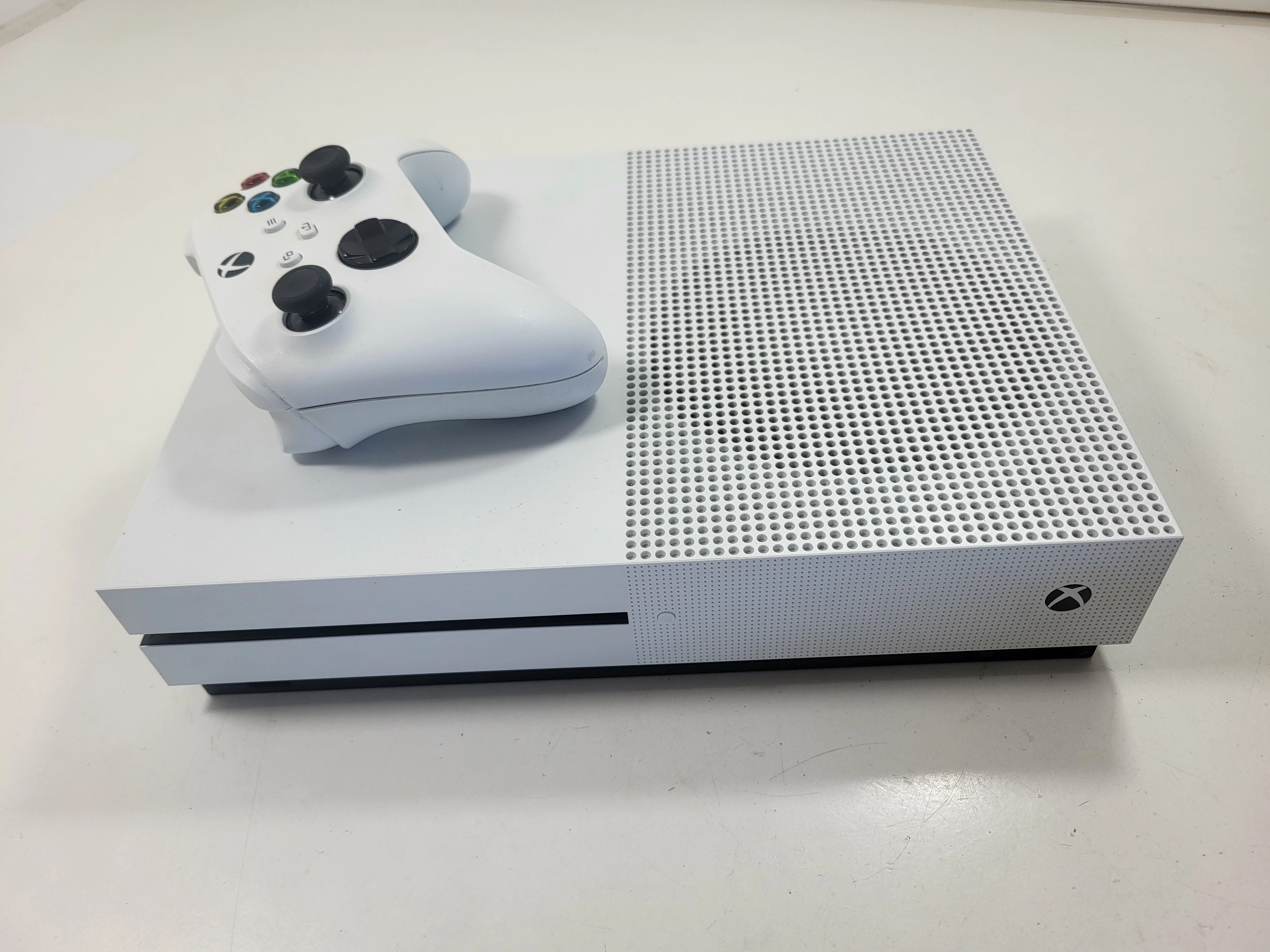 konsola-xbox-one-s-1tb-stan-11323-2