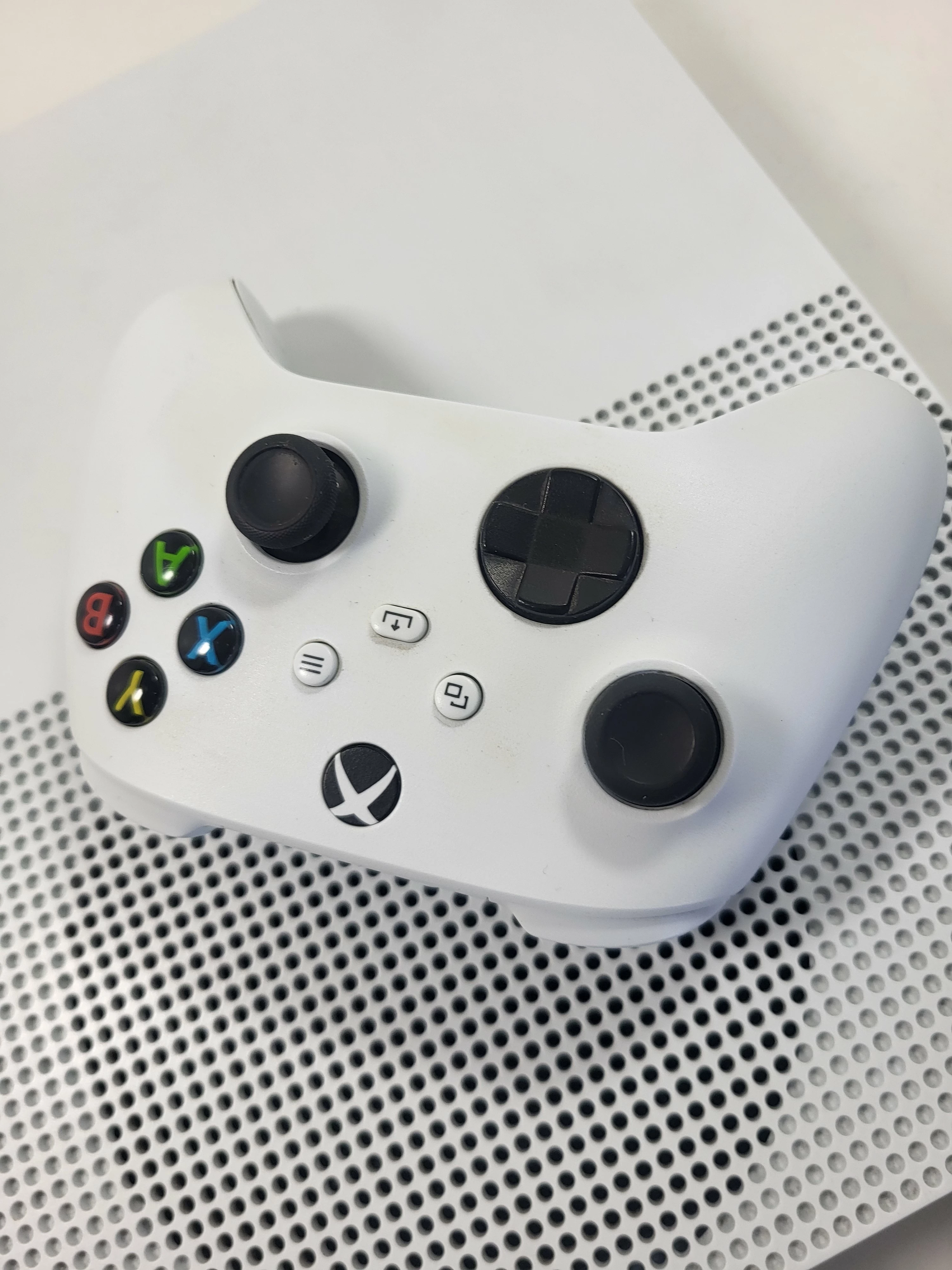 konsola-xbox-one-s-1tb-kod-producenta-234-01007