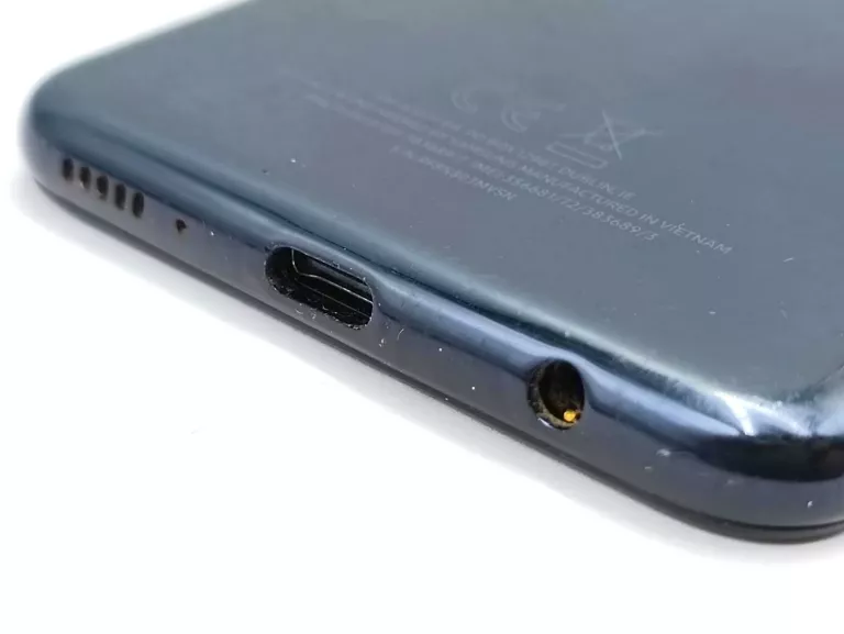 samsung-galaxy-a20e-332gb-stan-11323-2