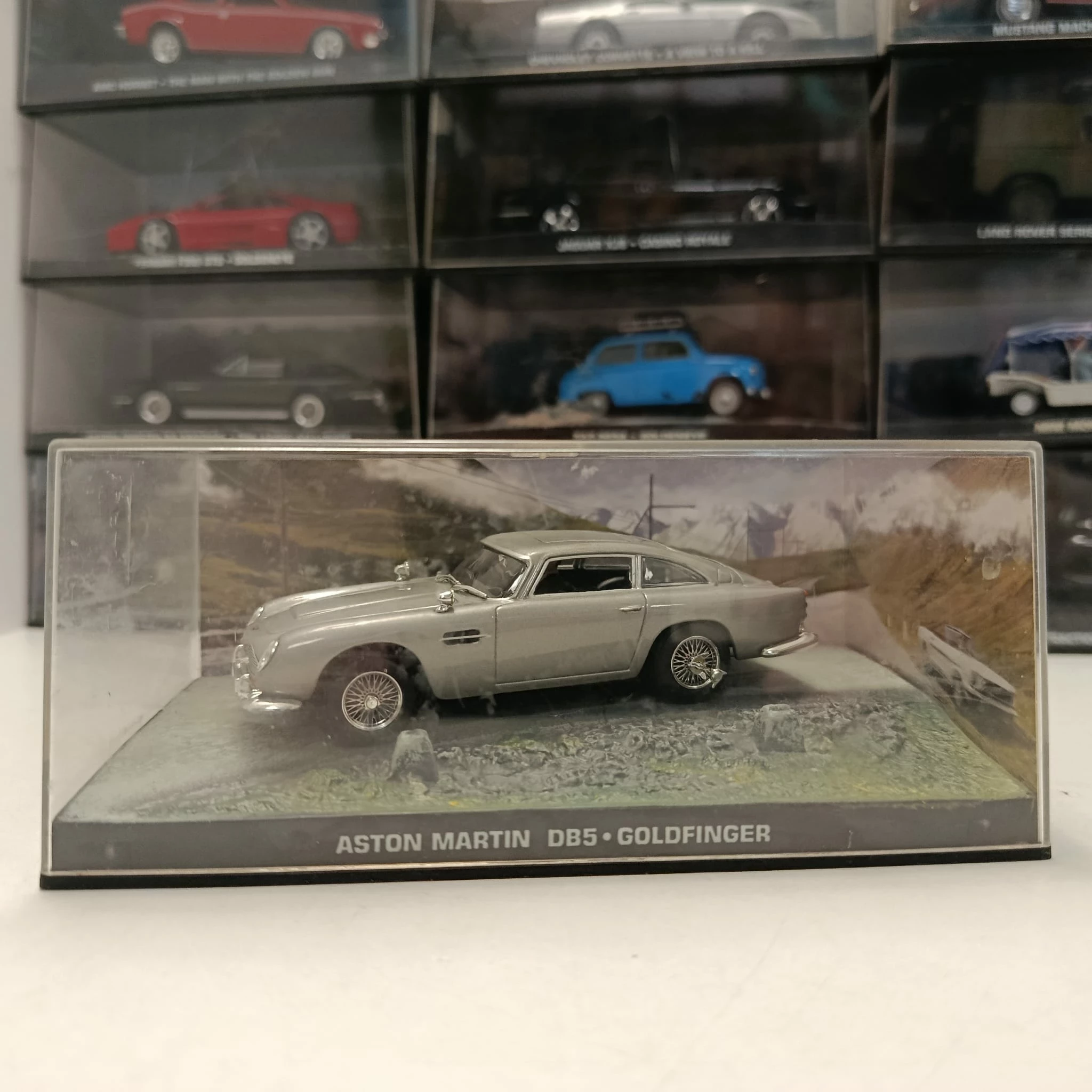 143-james-bond-007-aston-martin-db5-goldfinger-stary-rynek-10-grodzisk-wlkp