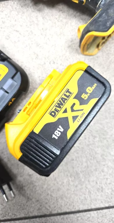 dewalt-dce580-pistolet-do-klejubateria-ladowarka-ean-gtin-5035048642177