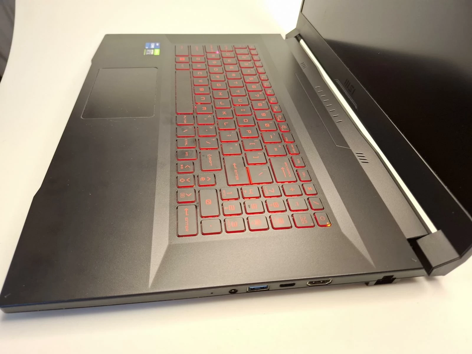 laptop-msi-katana-gf76-11uc-16gb-ram-512-gb-ssd-i5-11th-rtx-3050-przekatna-ekranu-1730