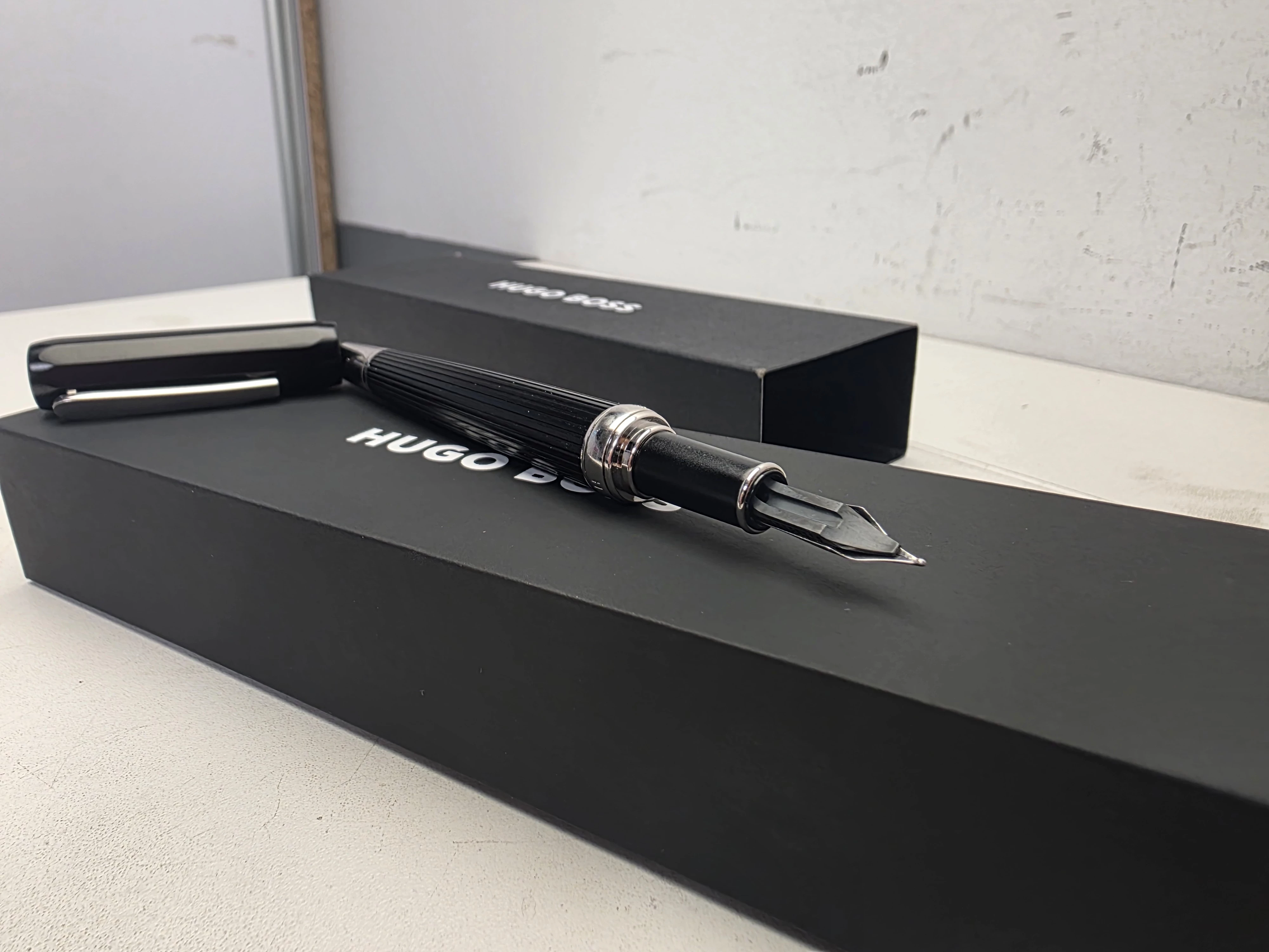 pioro-stalowkowe-hugo-boss-hsv9962b-grace-chrome-ean-gtin-5420056160896