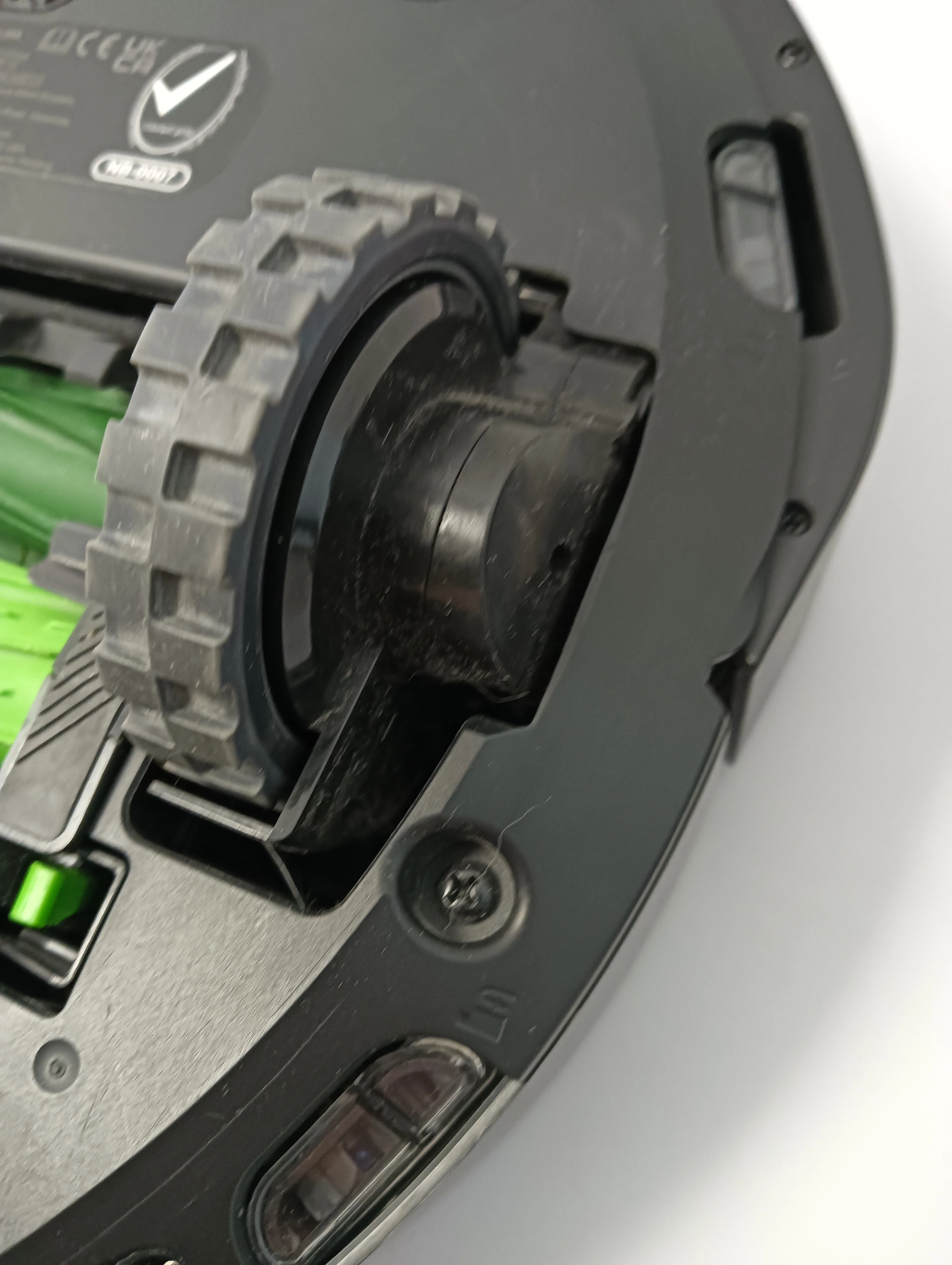 irobot-roomba-i6-robot-sprzatajacy-czujniki-205846-1