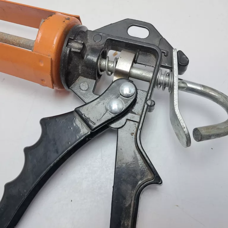 pistolet-do-silikonu-pojemnosc-tub-ml-204533-1