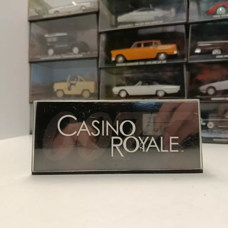 143-james-bond-daimler-limousine-casino-royale-stan-11323-2