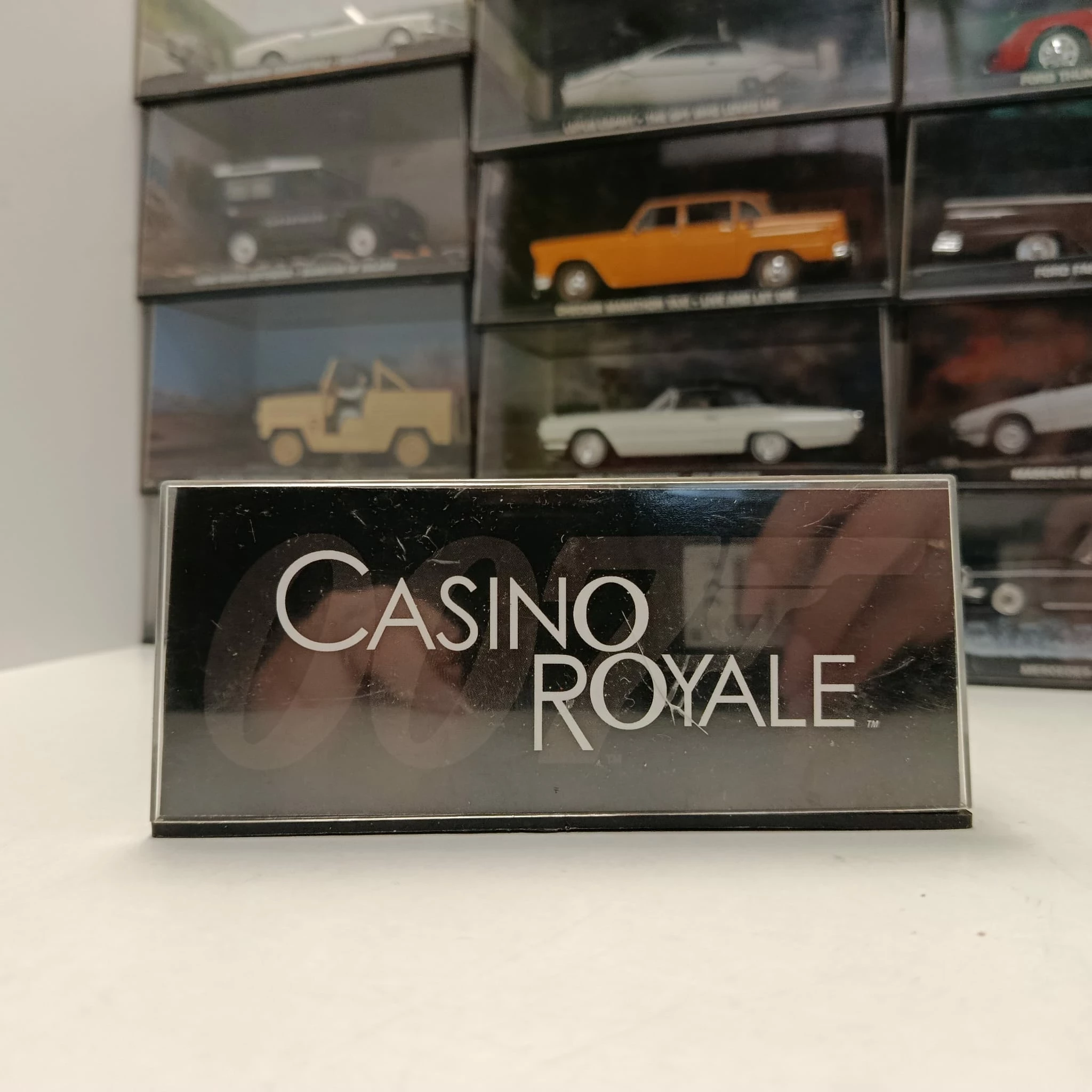 143-james-bond-daimler-limousine-casino-royale-stan-11323-2