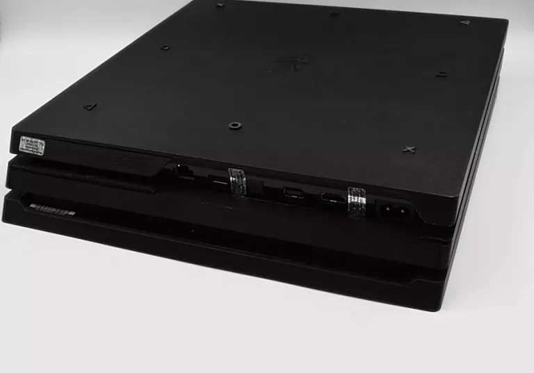 konsola-ps4-pro-1tb-liczba-kontrolerow-w-zestawie-205994-225550