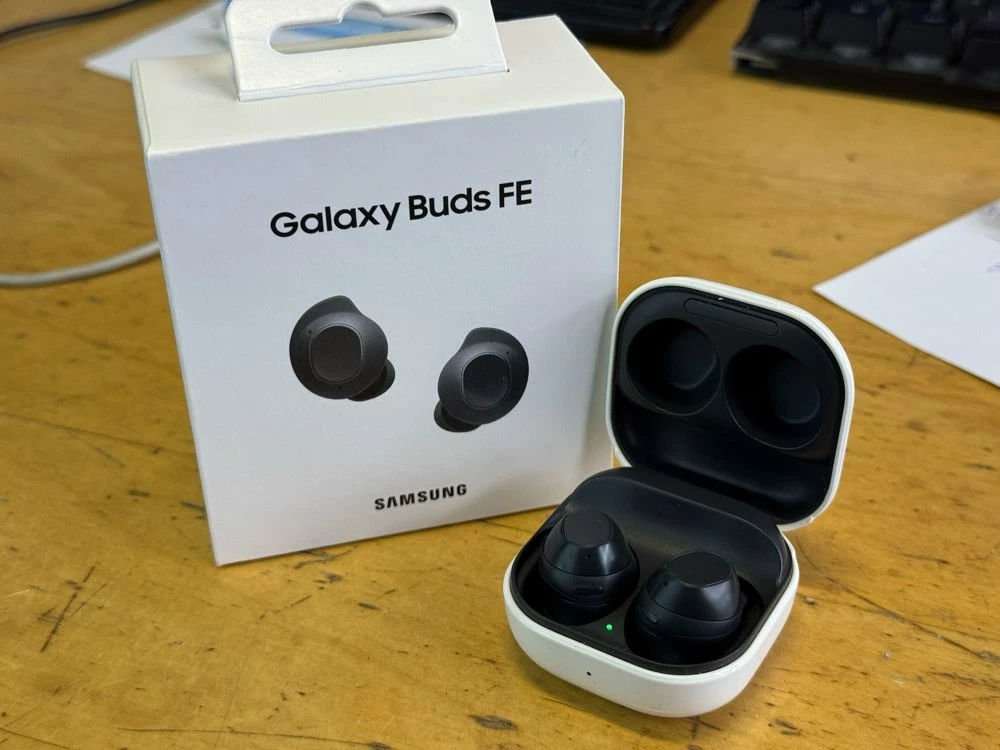 sluchawki-bezprzewodowe-samsung-galaxy-buds-fe-karmelicka-45a-krakow