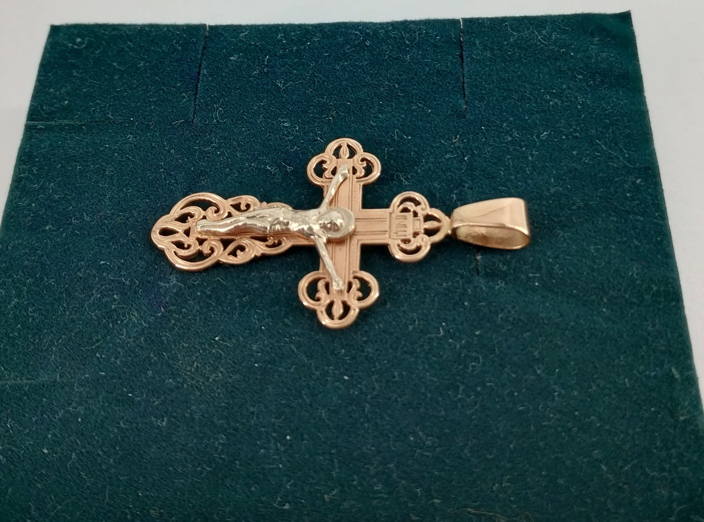 piekny-zloty-krzyzyk-proby-585-typ-129254-1919016