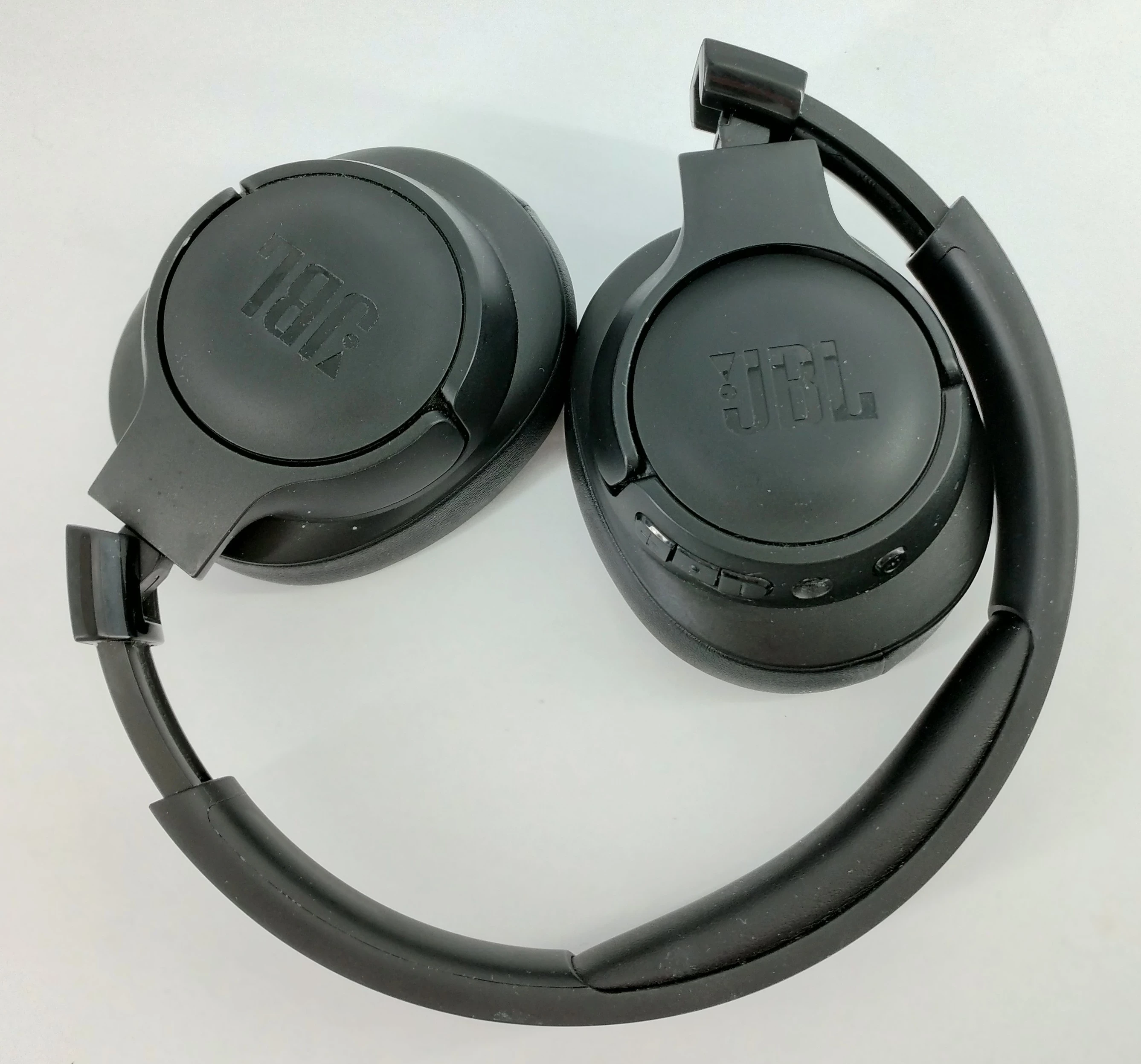 sluchawki-nauszne-jbl-710bt-stan-11323-2