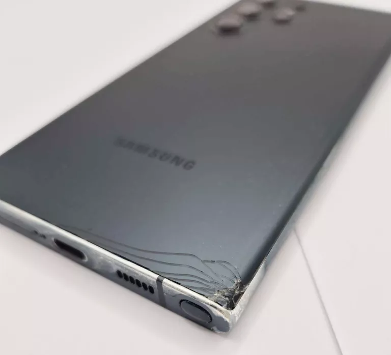 telefon-samsung-s22-ultra-8128gb-zbite-plecki-przekatna-ekranu-680