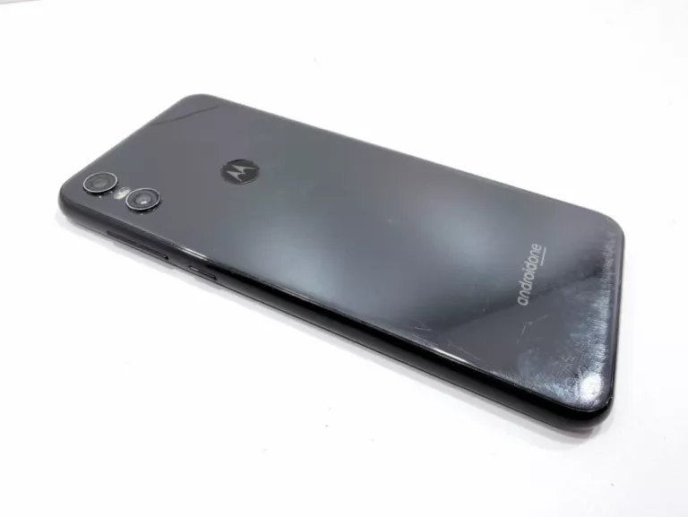 telefon-motorola-one-464gb-czarny-przekatna-ekranu-586