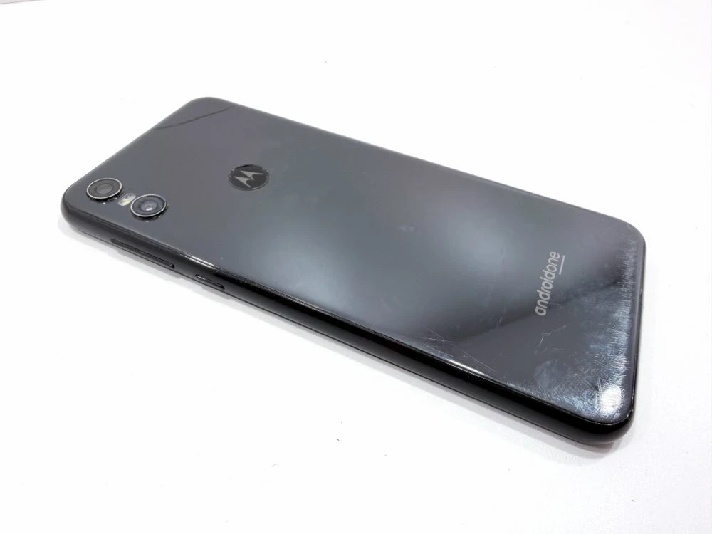 telefon-motorola-one-464gb-czarny-przekatna-ekranu-586