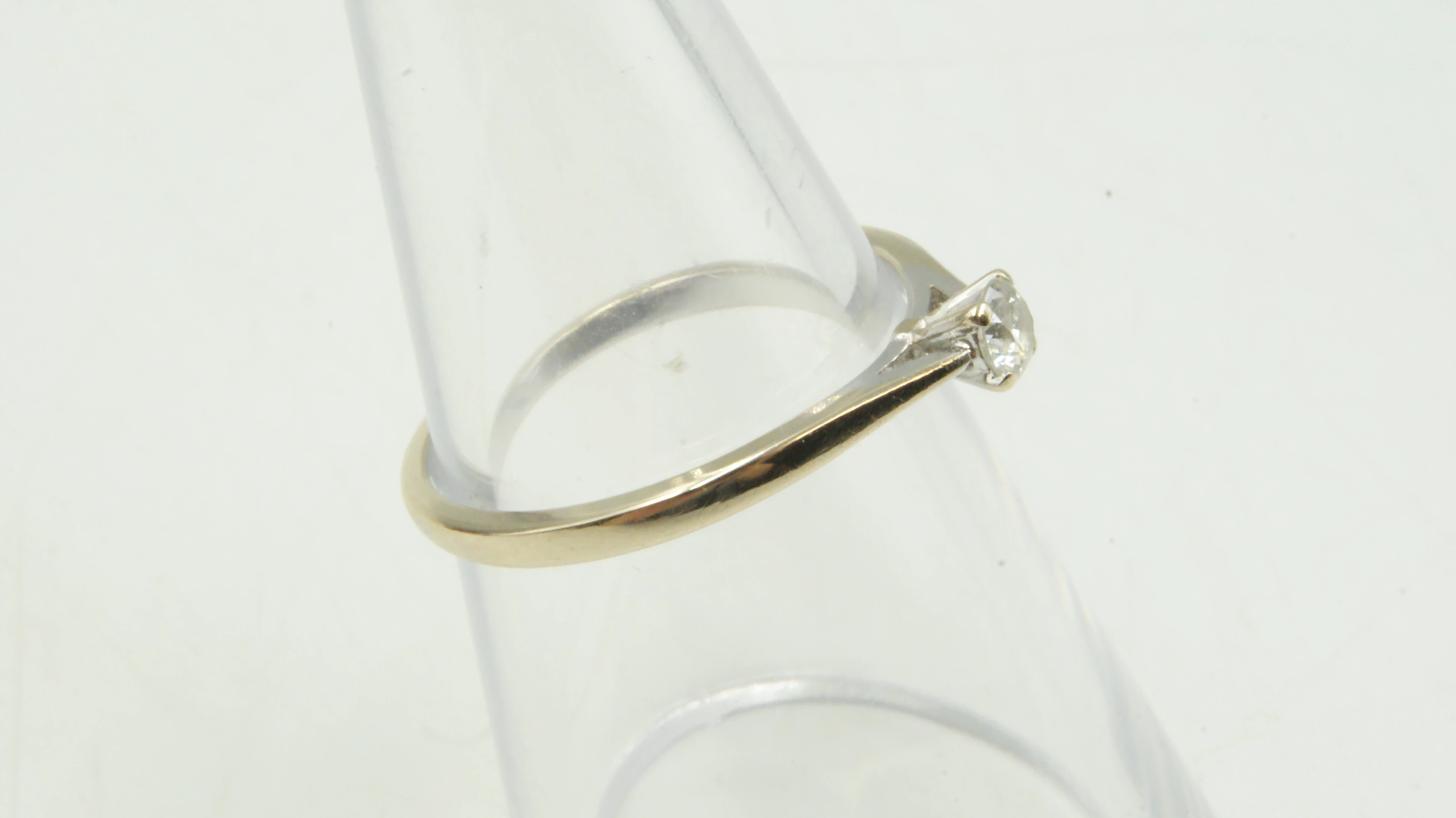 zloty-pierscionek-z-diamentem-318g-750-r26-028ct-duzy-elegancki-klasyk-motyw-129129-246990