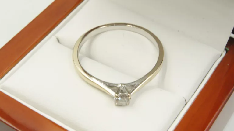 zloty-pierscionek-z-diamentem-318g-750-r26-028ct-duzy-elegancki-klasyk-kolor-249512-1647429