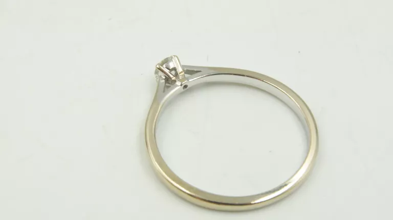 zloty-pierscionek-z-diamentem-318g-750-r26-028ct-duzy-elegancki-klasyk-stan-11323-2