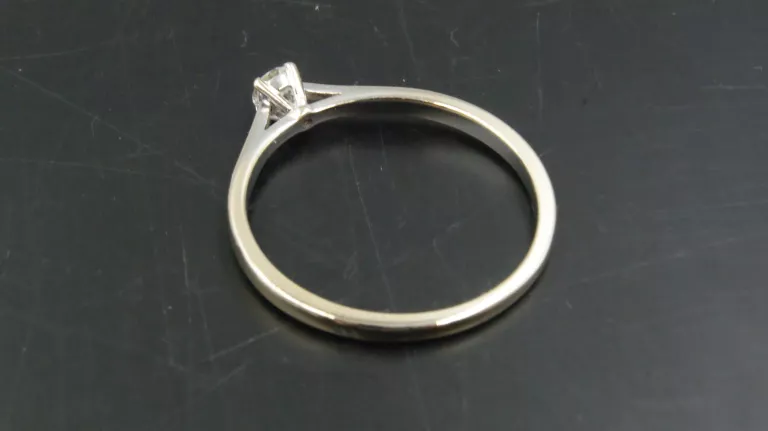 zloty-pierscionek-z-diamentem-318g-750-r26-028ct-duzy-elegancki-klasyk-material-15835-16777216