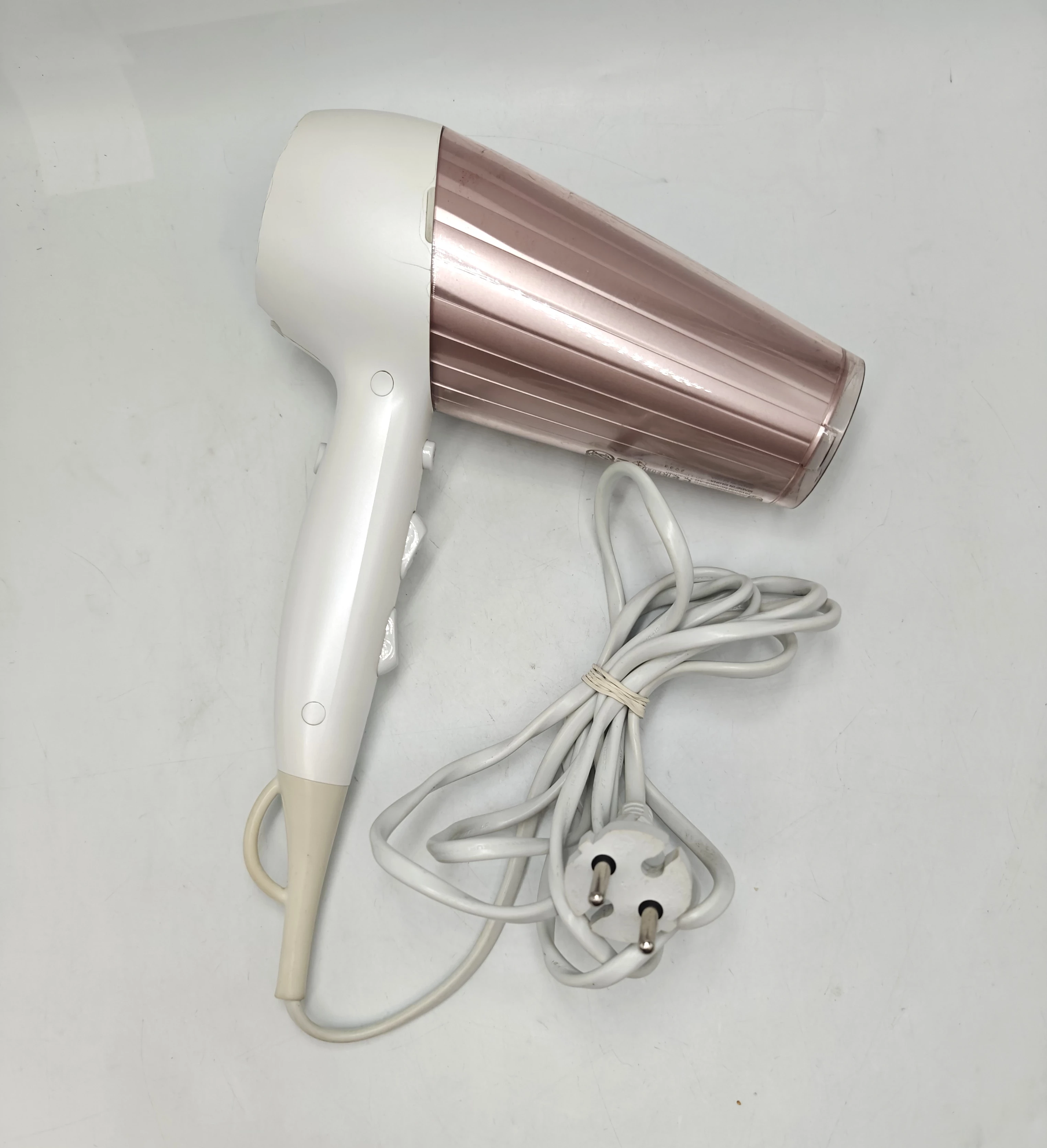 suszarka-do-wlosow-philips-ionic-hp8281-moc-230000