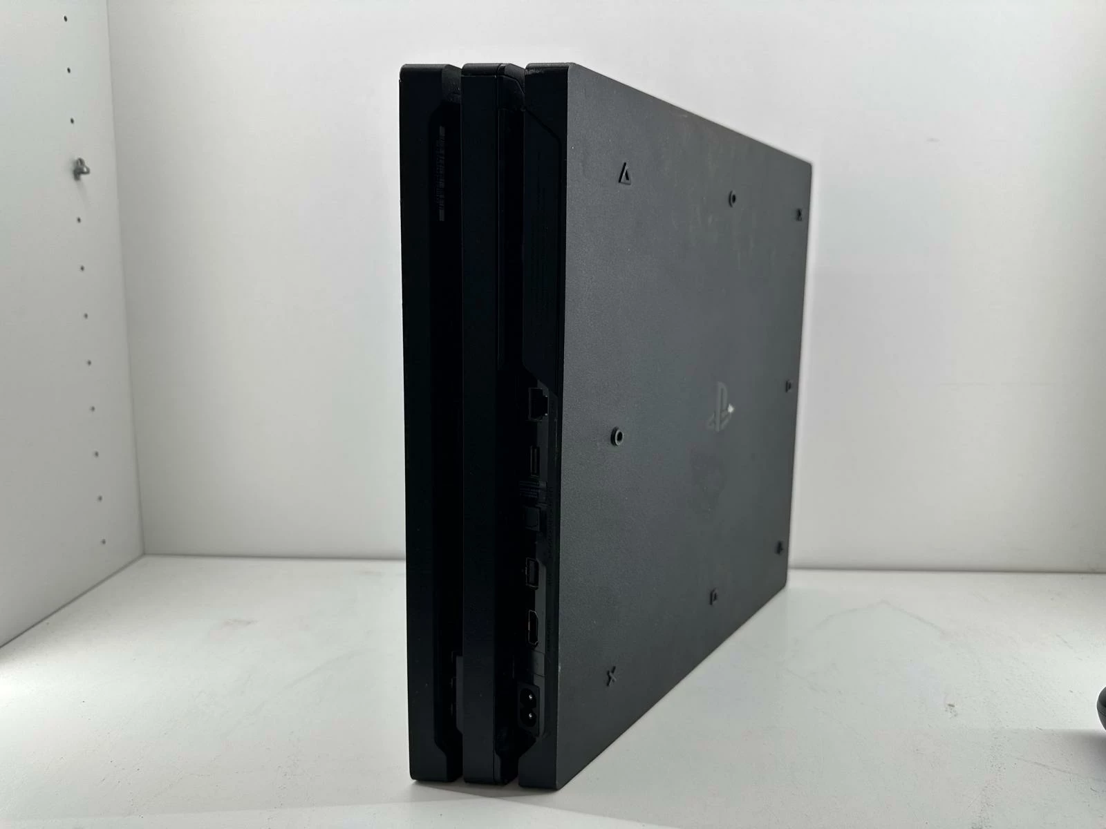 konsola-ps4-pro-pad-okablowanie-kod-producenta-cuh-7216b