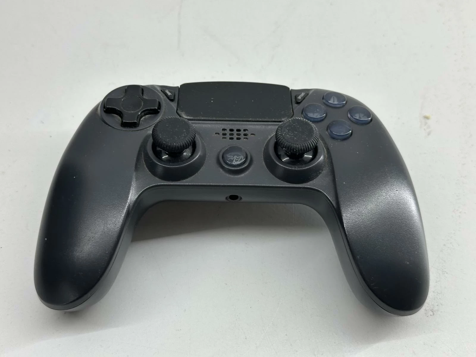 konsola-ps4-pro-pad-okablowanie-liczba-kontrolerow-w-zestawie-205994-225550