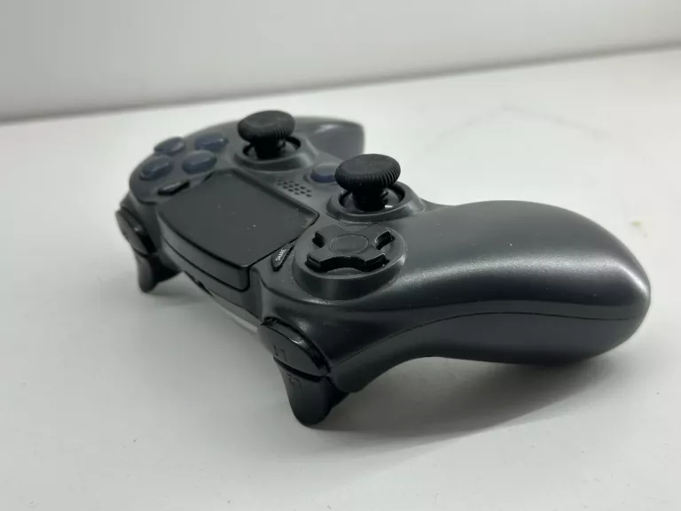 konsola-ps4-pro-pad-okablowanie-gry-w-zestawie-205998-225574