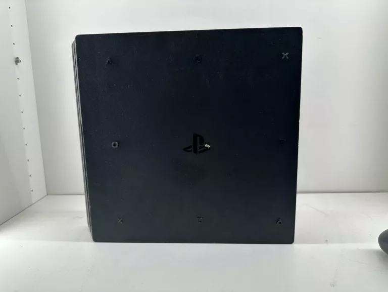 konsola-ps4-pro-pad-okablowanie-wersja-130590-3