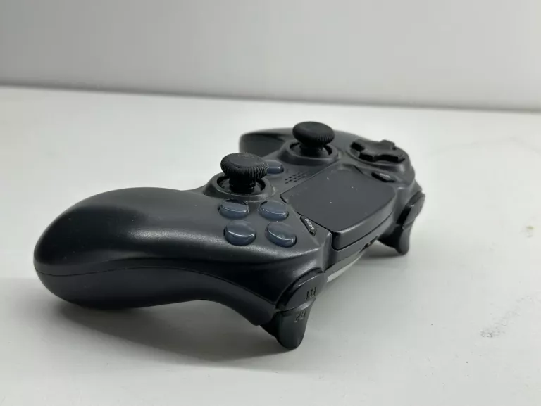konsola-ps4-pro-pad-okablowanie-kolor-249512-1647413