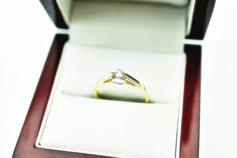 subtelny-zloty-pierscionek-z-serduszkiem-i-cyrkonia-9kr14151g-glogowska-91a-poznan