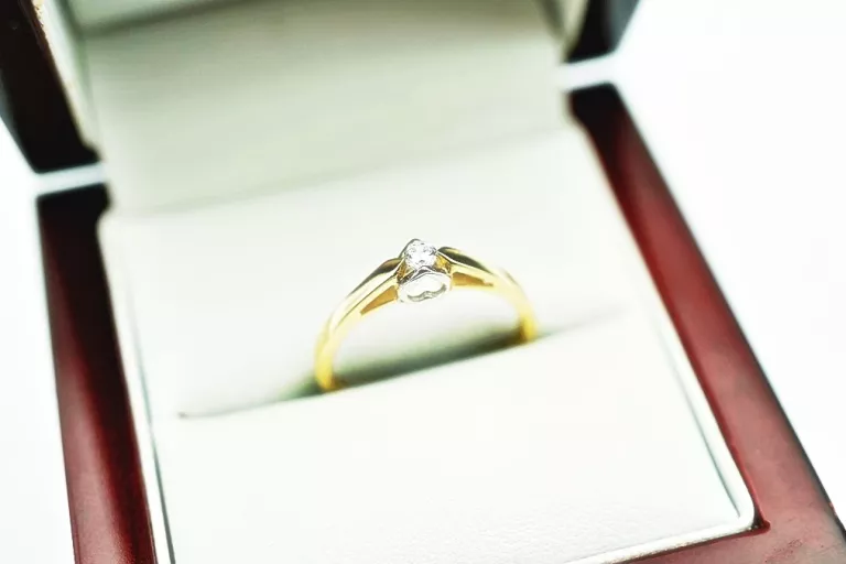 subtelny-zloty-pierscionek-z-serduszkiem-i-cyrkonia-9kr14151g-material-15835-2