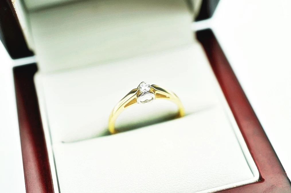 subtelny-zloty-pierscionek-z-serduszkiem-i-cyrkonia-9kr14151g-material-15835-2