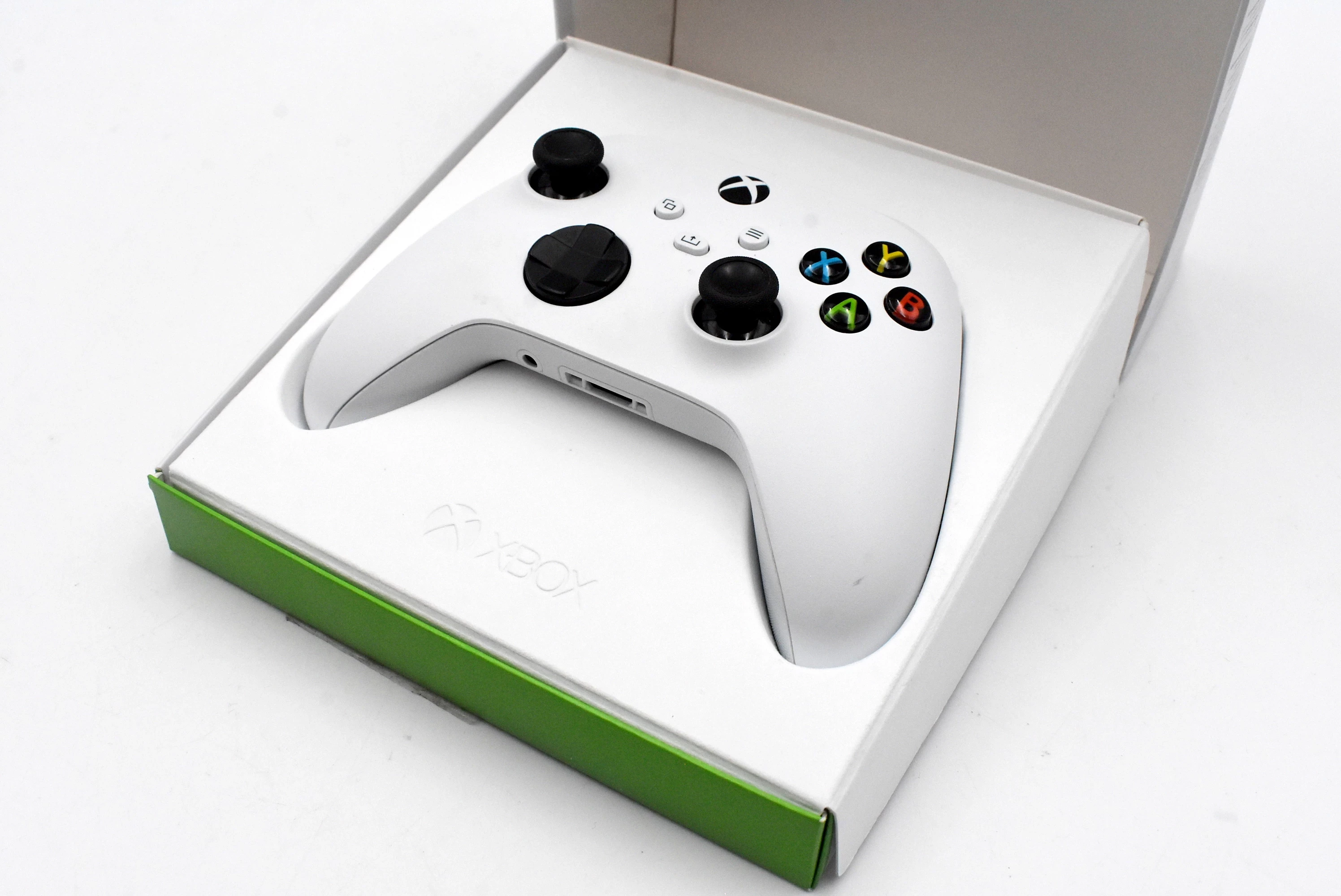 kontroler-pad-microsoft-bezprzewodowy-xbox-one-robot-white-stan-11323-2