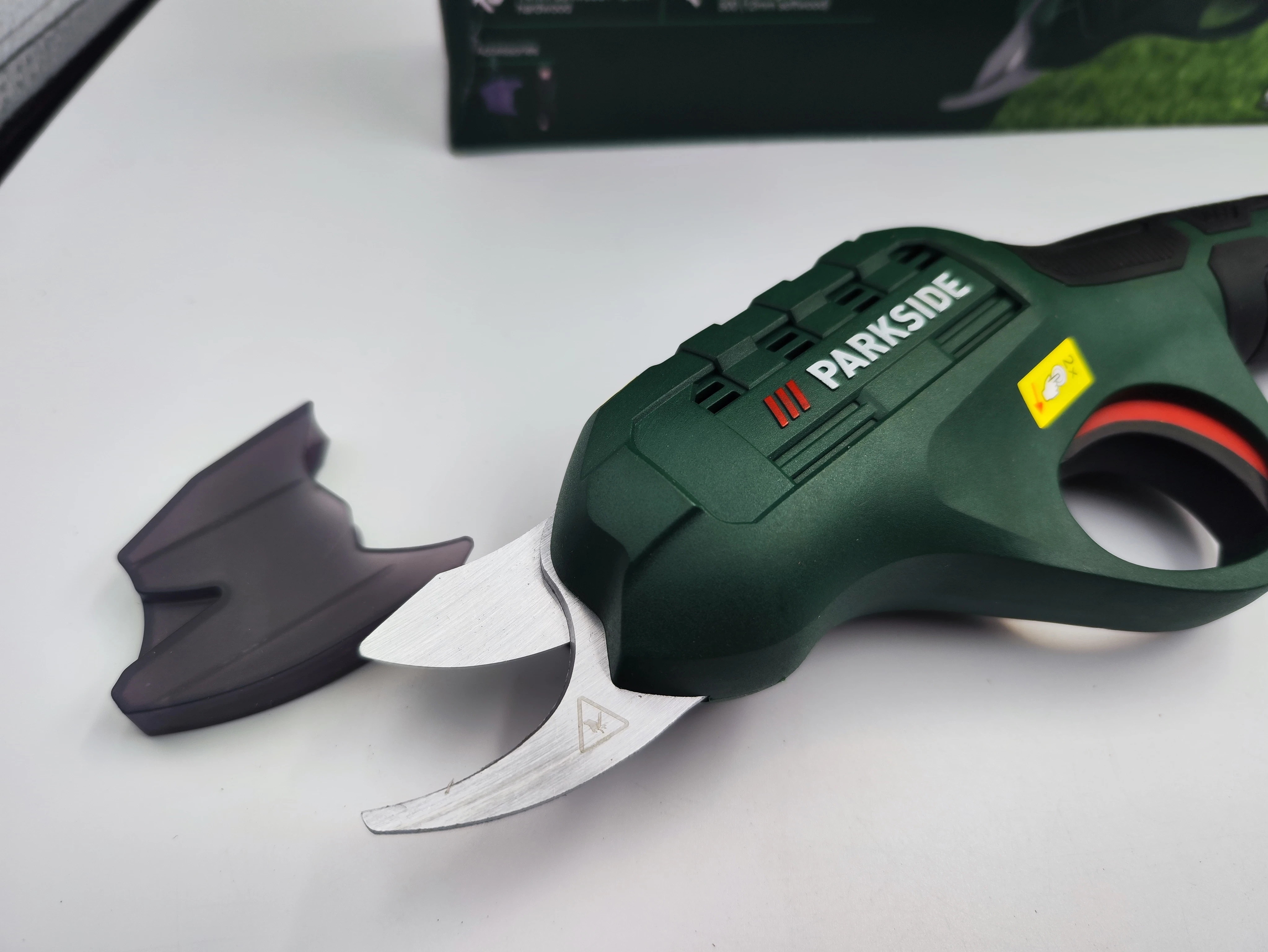 akumulatorowe-nozyce-ogrodowe-4-v-pags-4-a1-stan-11323-2