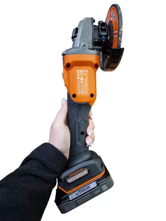 szlifierka-katowa-black-decker-bcg6l8-zestaw-ean-gtin-5035048836378