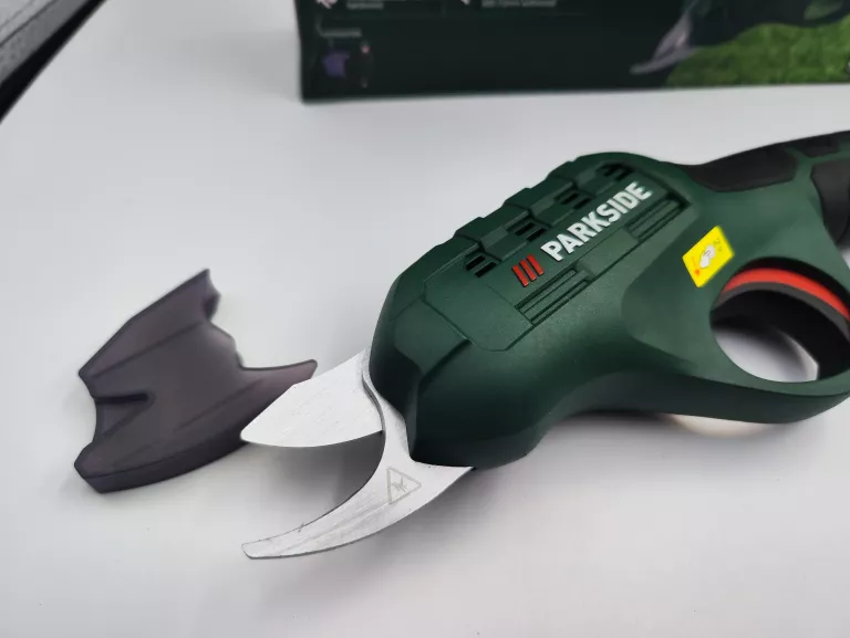 akumulatorowe-nozyce-ogrodowe-4-v-pags-4-a1-stan-11323-2