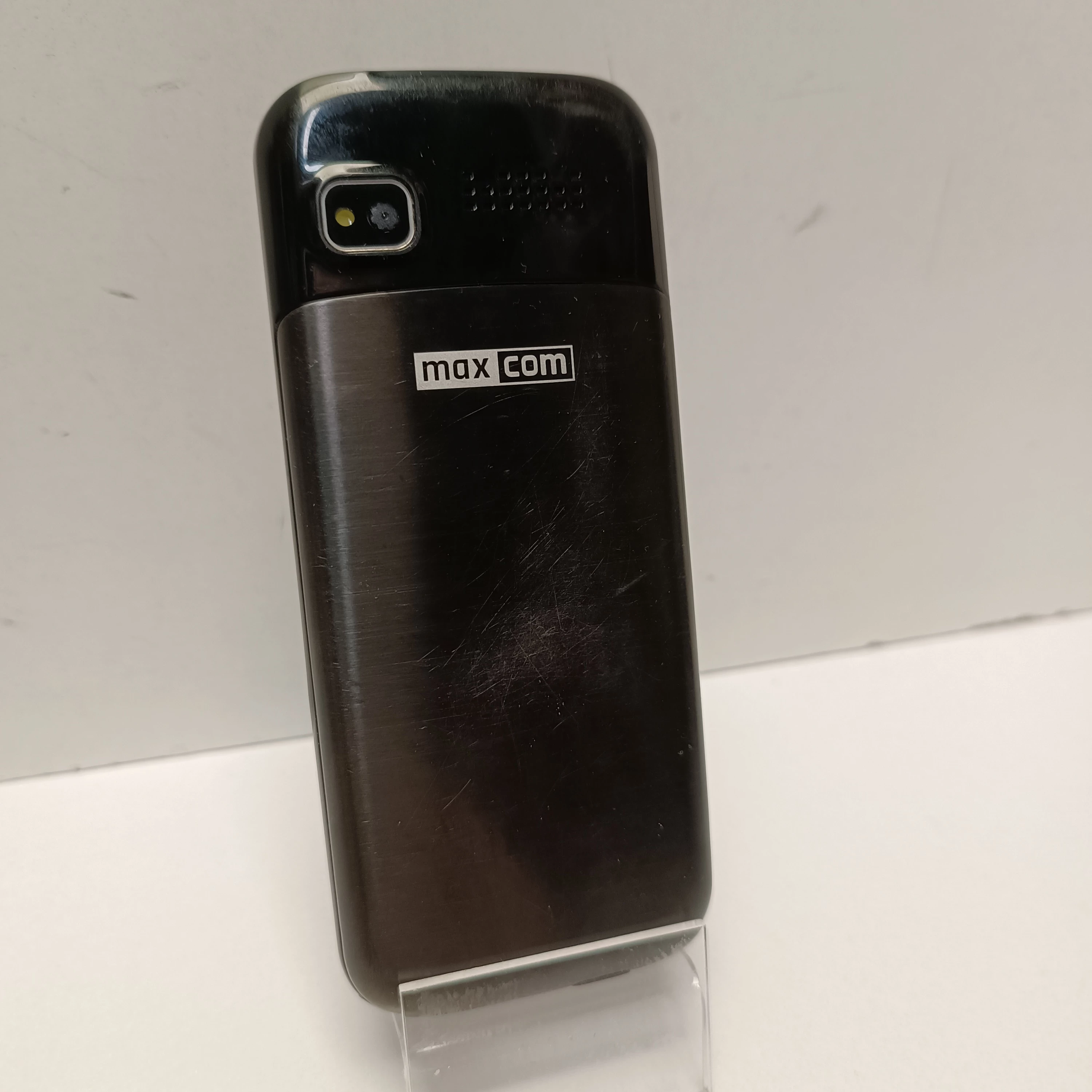 telefon-maxcom-mm237-przekatna-ekranu-280