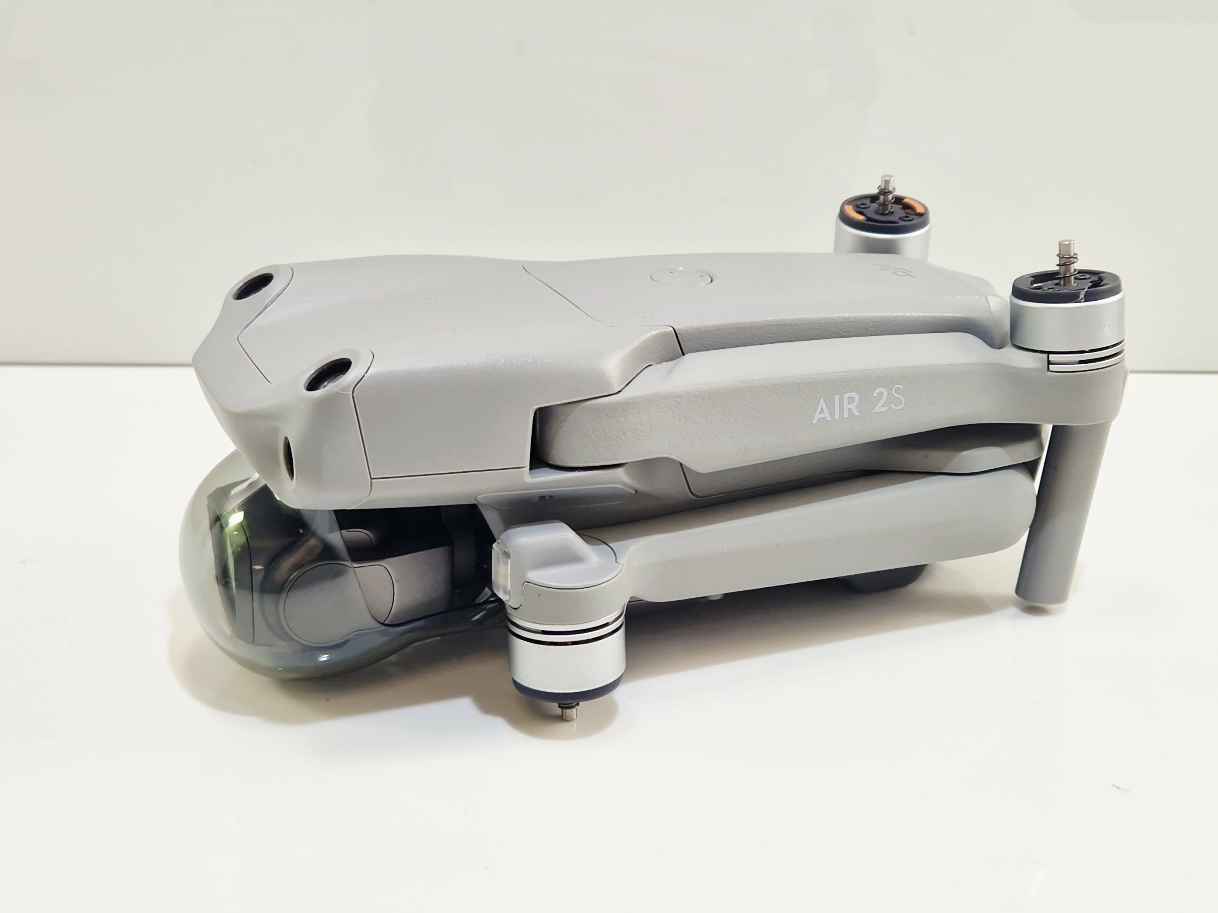 dron-dji-air-2s-liczba-smigiel-129406-1