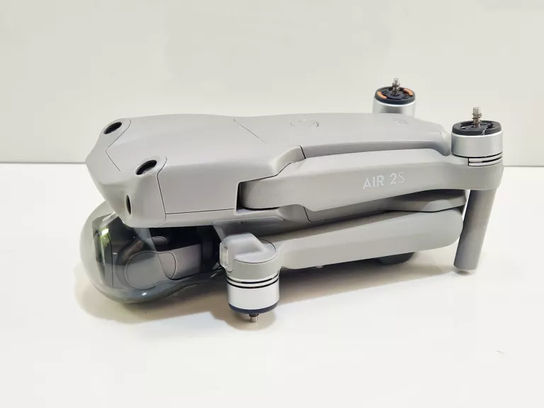 dron-dji-air-2s-liczba-smigiel-129406-1