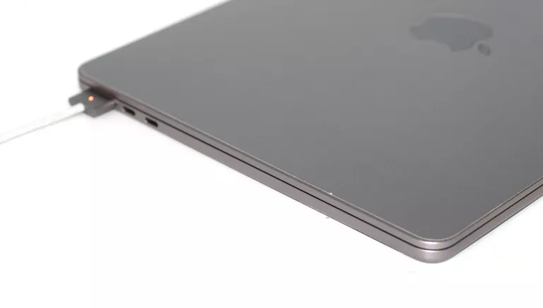 laptop-apple-macbook-air-m2-16gb256gb-a2681-przekatna-ekranu-1360