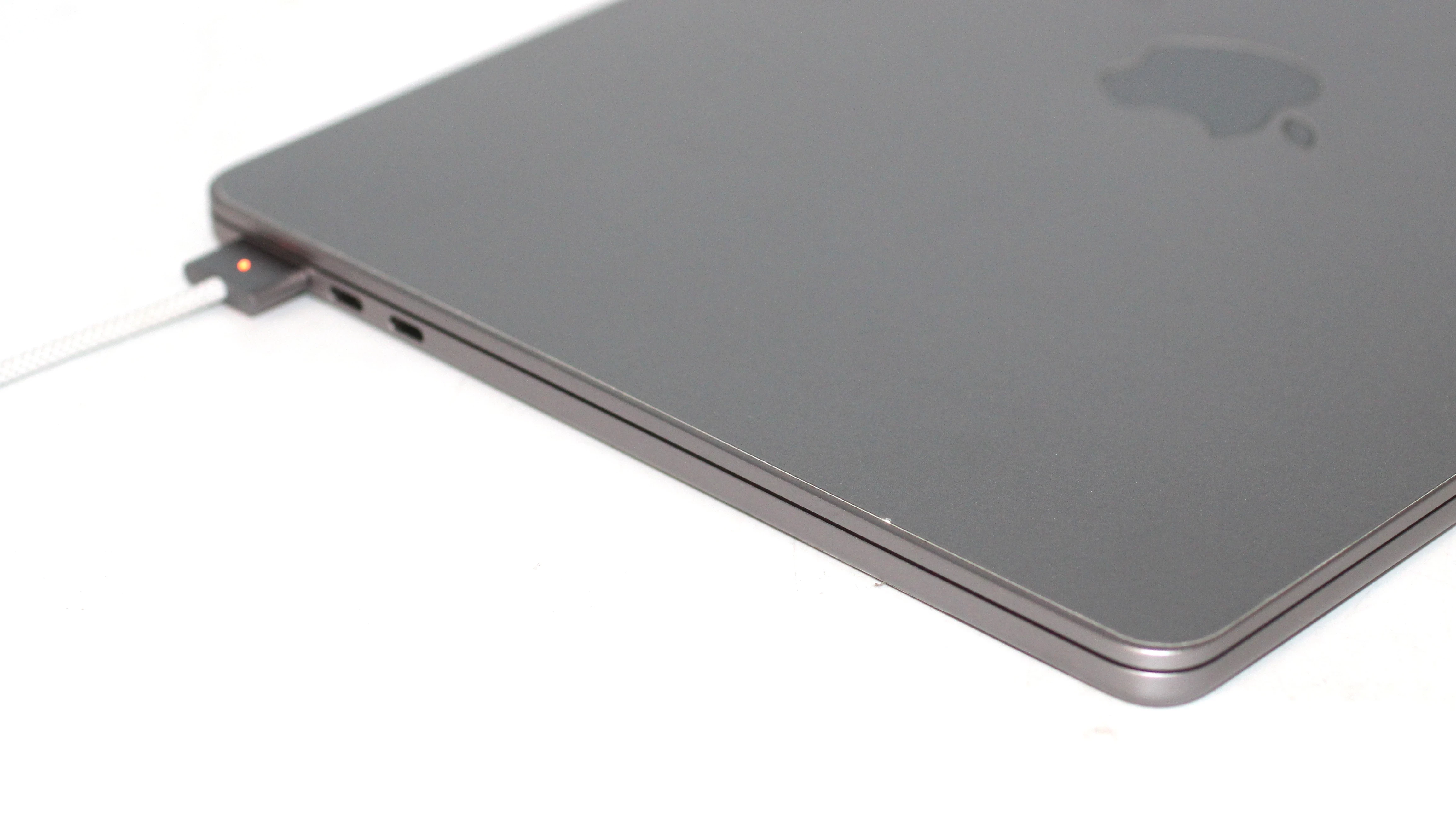 laptop-apple-macbook-air-m2-16gb256gb-a2681-przekatna-ekranu-1360