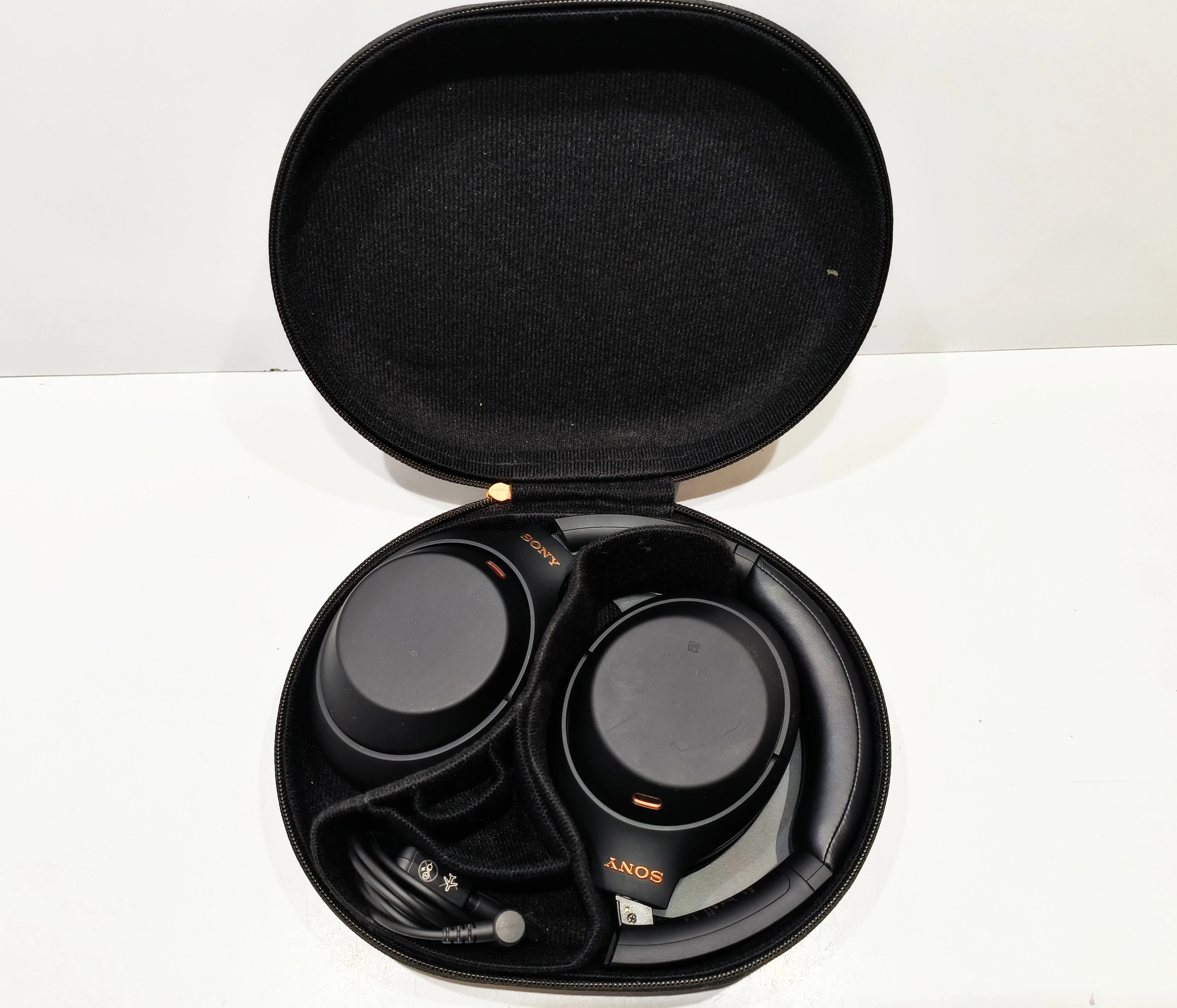 sluchawki-sony-wh-1000xm4-etui-rodzaj-sluchawek-203681-217745