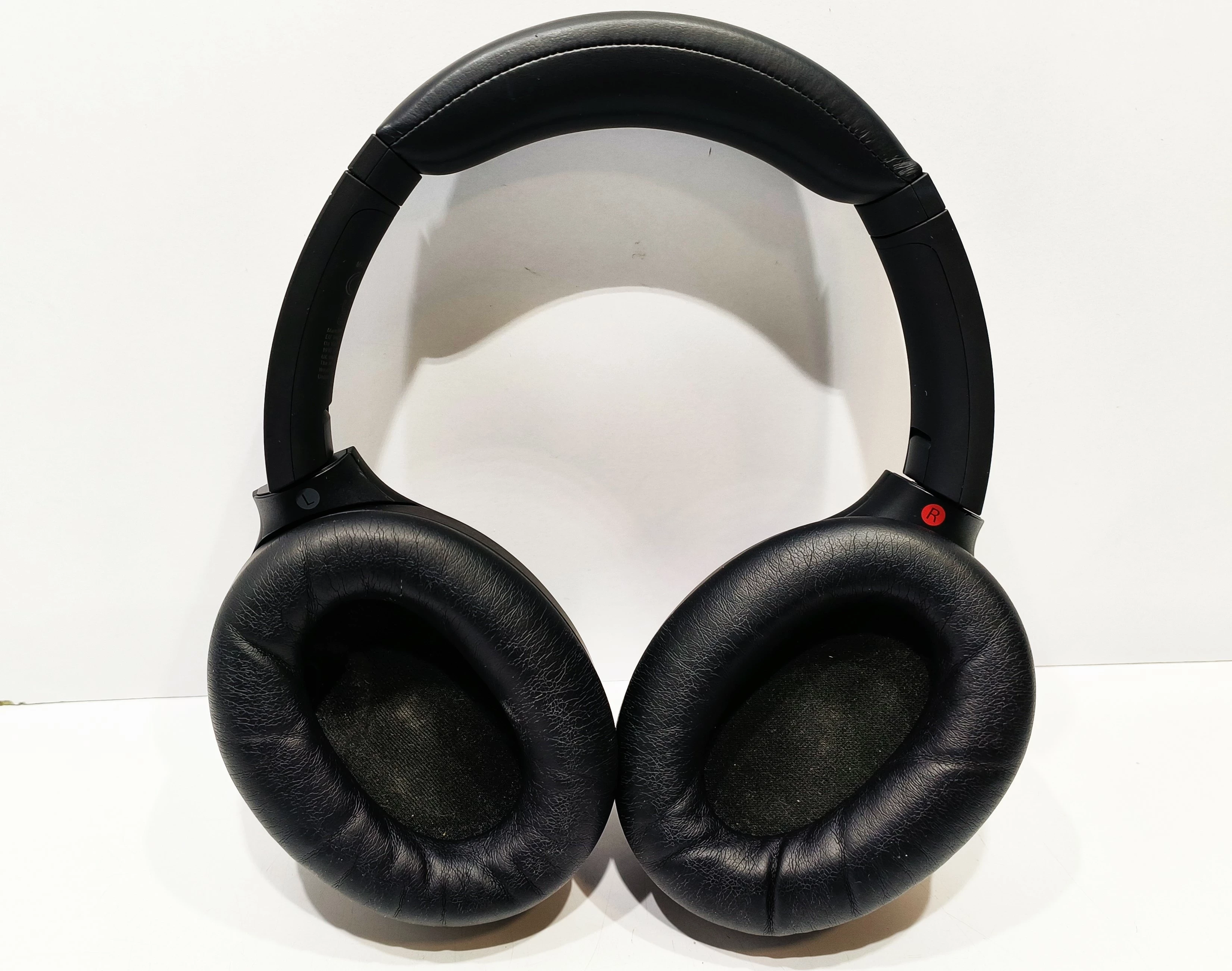 sluchawki-sony-wh-1000xm4-etui-kolor-dominujacy-129357-3