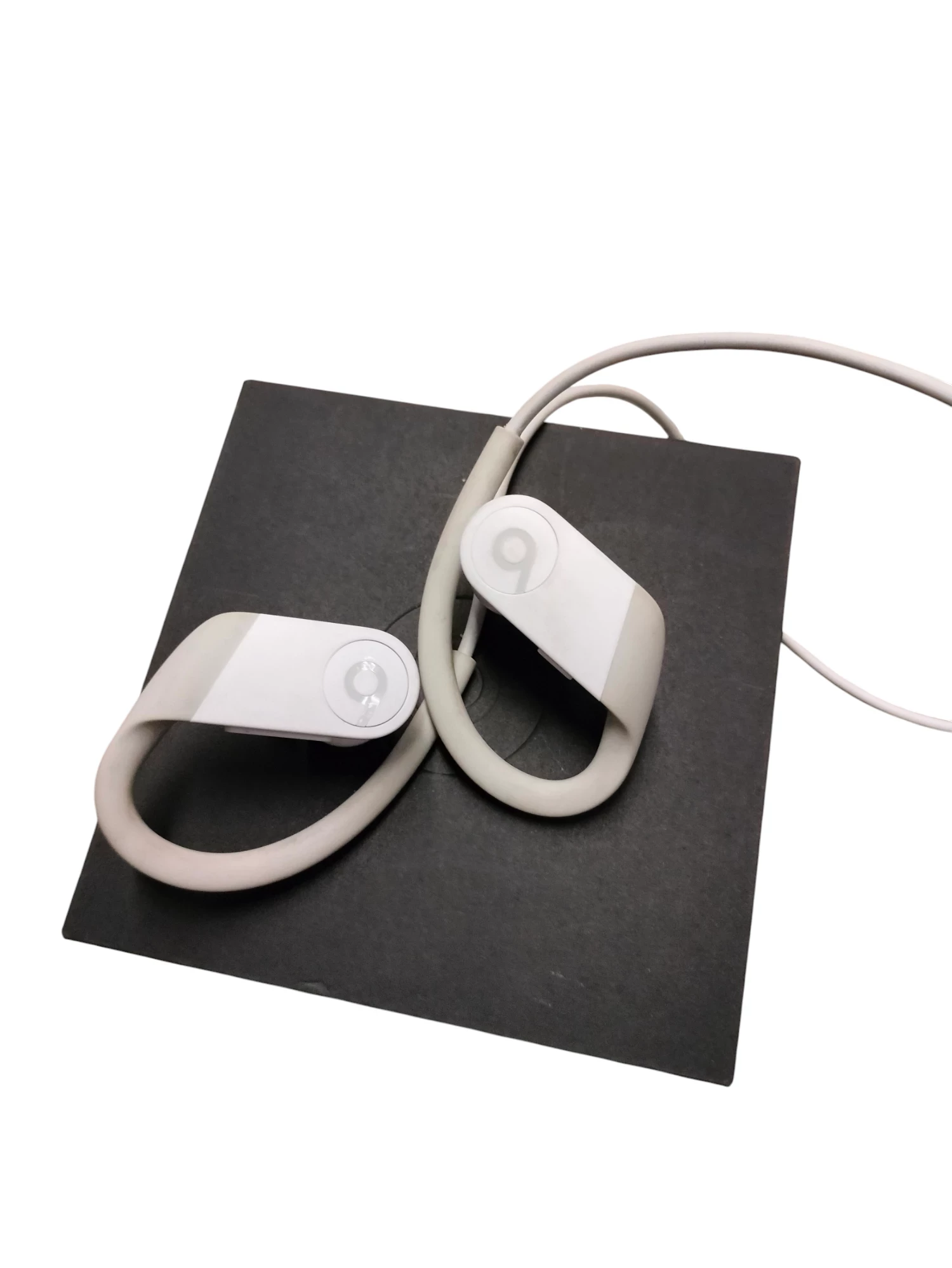 sluchawki-dokanalowe-apple-powerbeats-4-bialy-transmisja-sygnalu-203713-217785