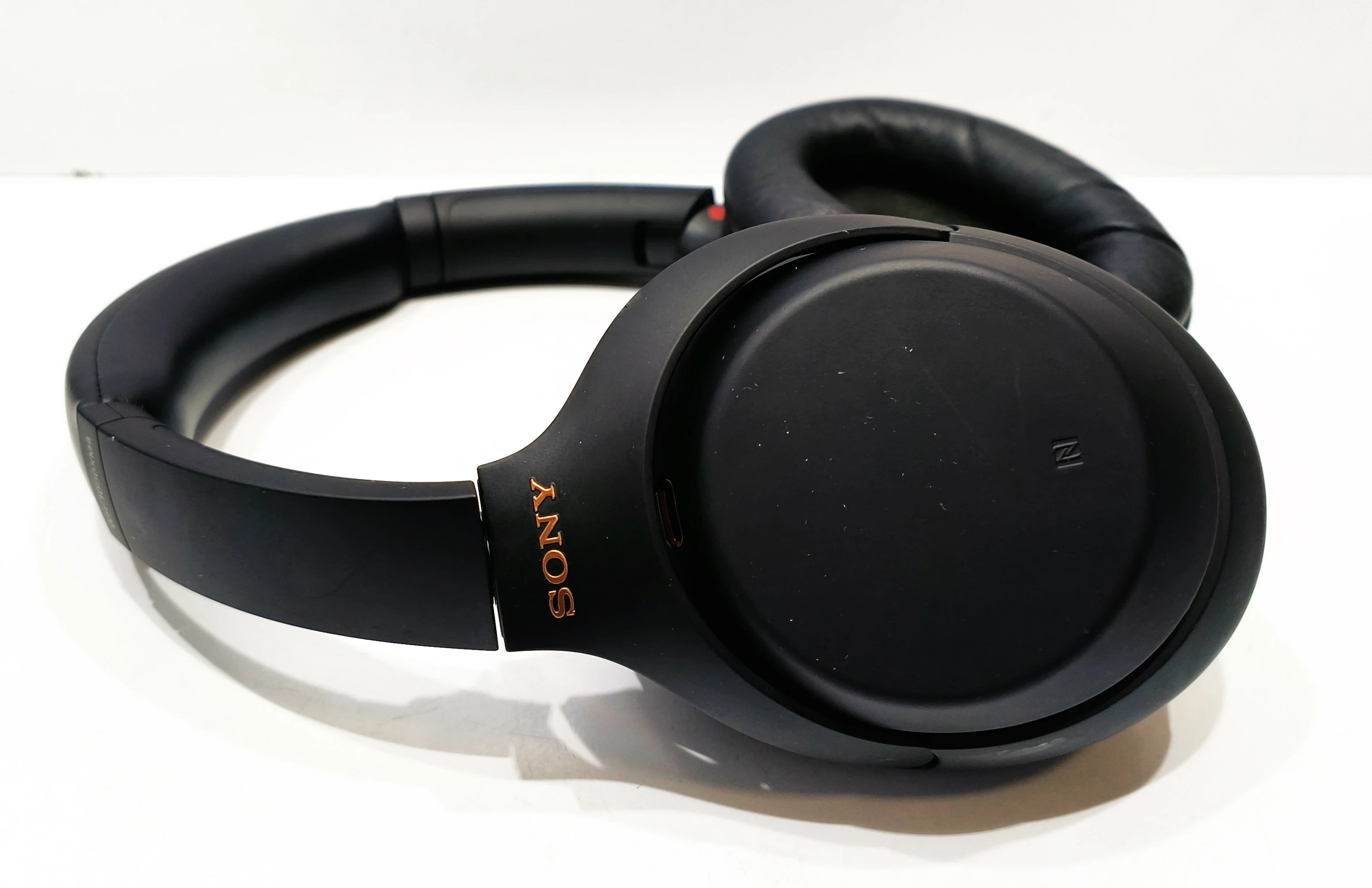 sluchawki-sony-wh-1000xm4-etui-transmisja-sygnalu-203713-217785